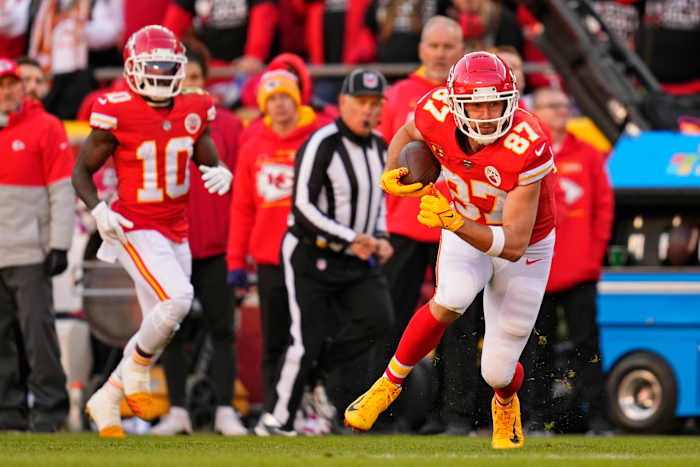 Jan 30, 2022; Kansas City, Missouri, USA; Kansas City Chiefs tight end Travis Kelce (87) runs with the ball against the Cincinnati Bengals during the second quarter of the AFC Championship Game at GEHA Field at Arrowhead Stadium. Mandatory Credit: Jay Biggerstaff-USA TODAY Sports